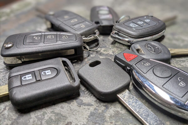 Assorted car keys